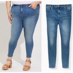 NEW TORRID Sz 24 MidFit Skinny Super Soft High-Rise Jean